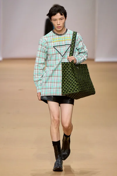 Look 28